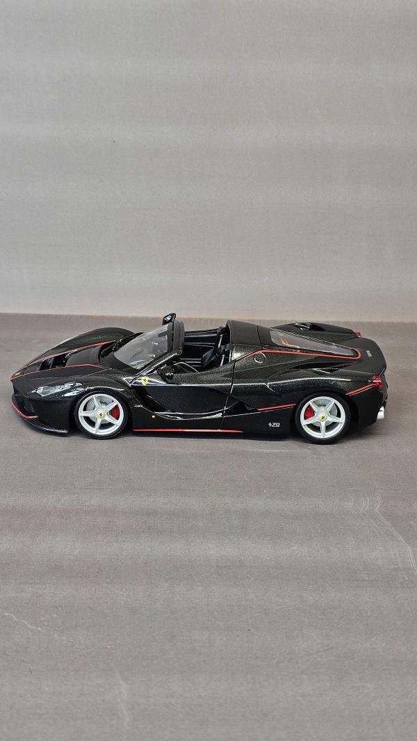 ماکت ماشین فراری لافراری اپرتا Ferrari Laferrari Aperta برند Bburago - Image 7