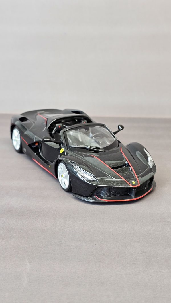 ماکت ماشین فراری لافراری اپرتا Ferrari Laferrari Aperta برند Bburago