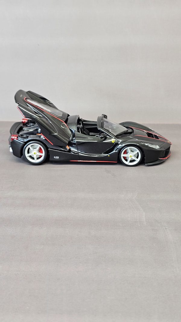 ماکت ماشین فراری لافراری اپرتا Ferrari Laferrari Aperta برند Bburago - Image 3