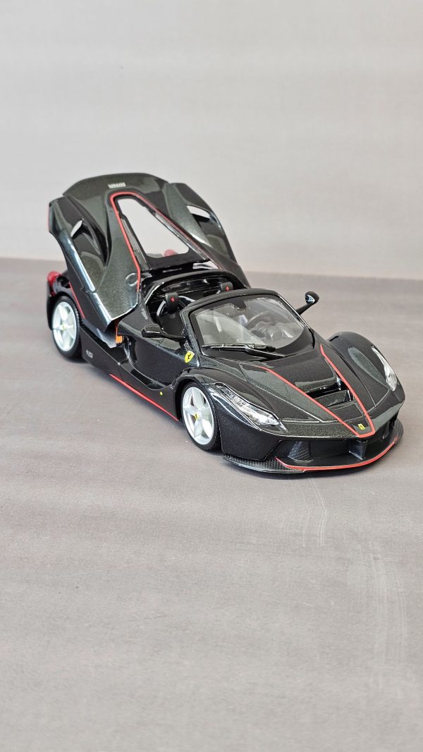 ماکت ماشین فراری لافراری اپرتا Ferrari Laferrari Aperta برند Bburago - Image 2