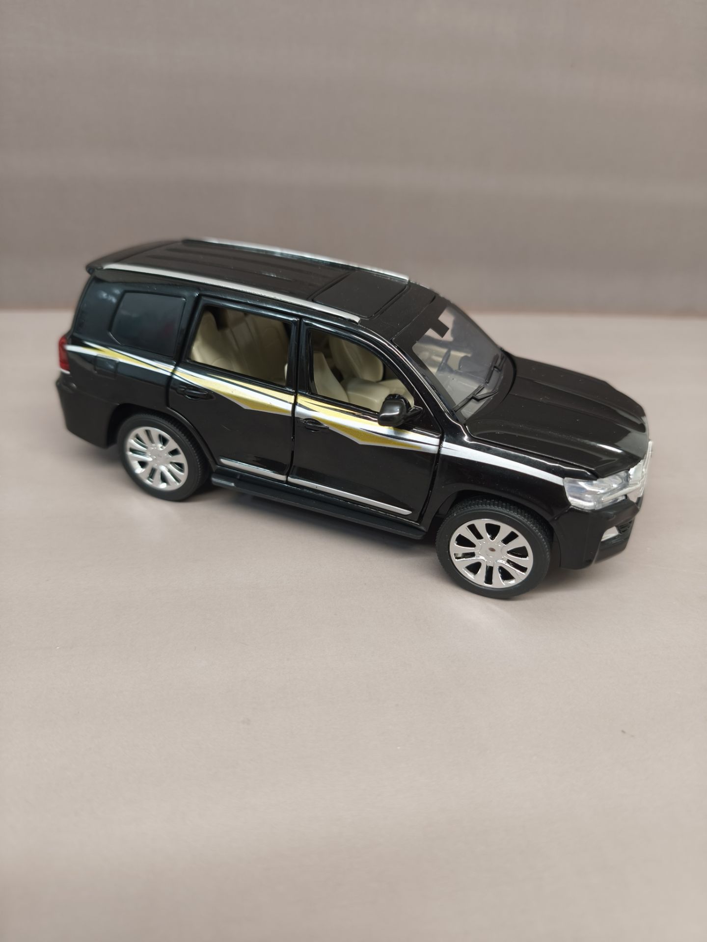 ماشین فلزی لندکروز اتاق landcruiser200 4 ماشین فلزی لندکروز اتاق landcruiser200