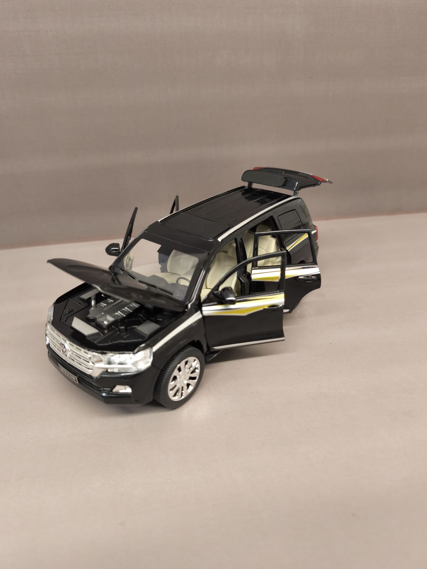 ماشین فلزی لندکروز اتاق landcruiser200 8 ماشین فلزی لندکروز اتاق landcruiser200 - Image 5