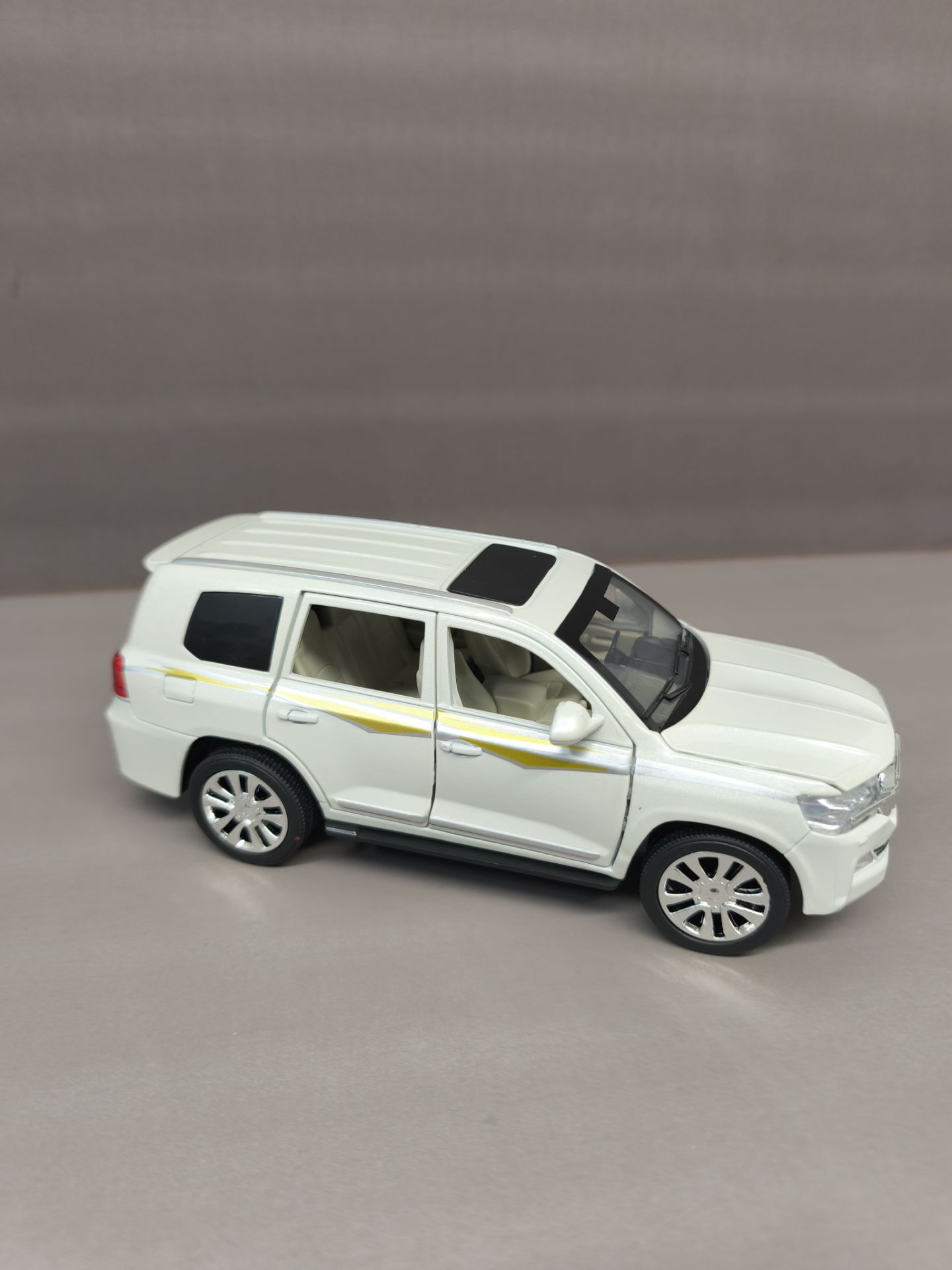 ماشین فلزی لندکروز اتاق landcruiser200 10 ماشین فلزی لندکروز اتاق landcruiser200 - Image 7