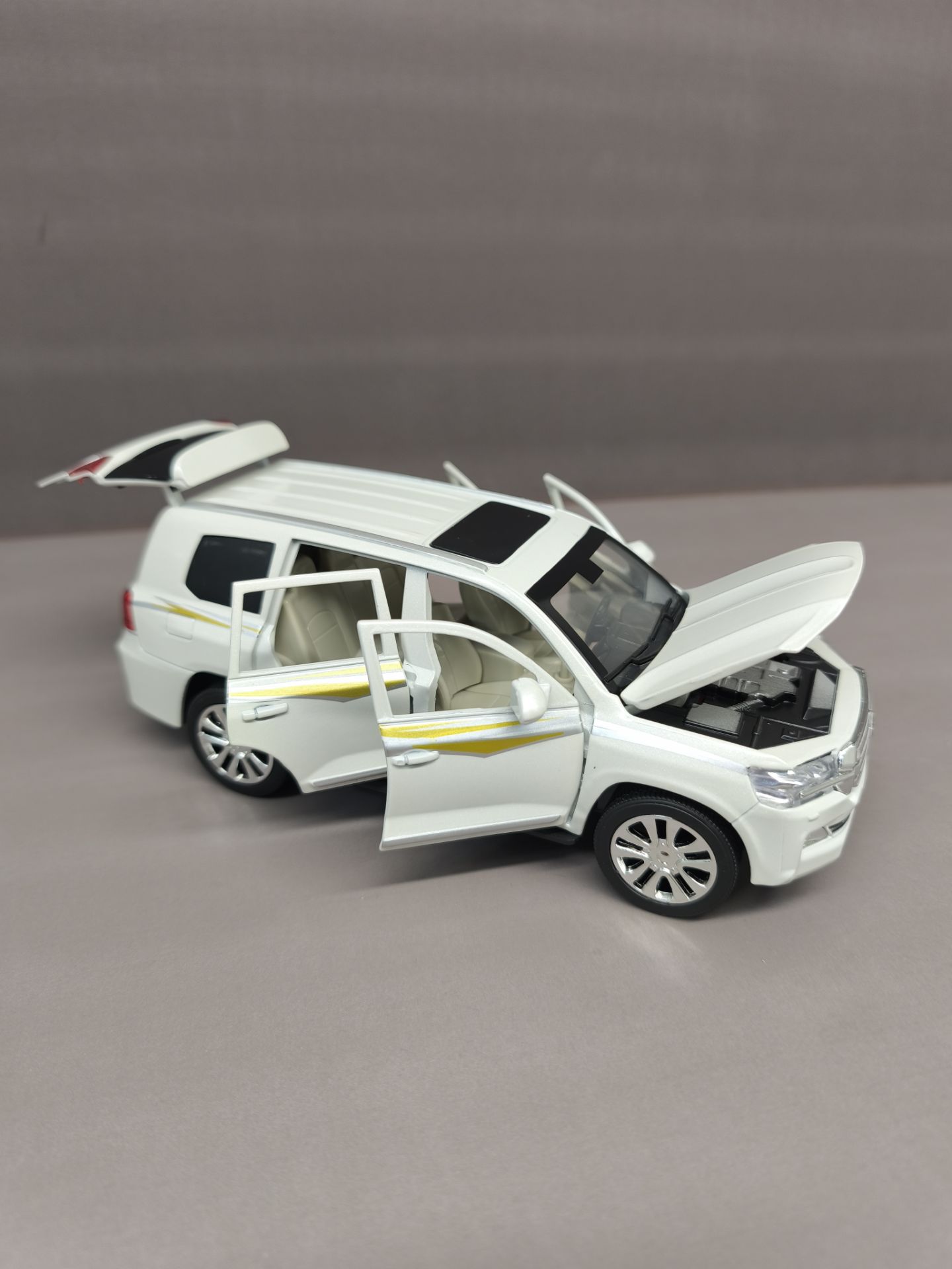 ماشین فلزی لندکروز اتاق landcruiser200 5 ماشین فلزی لندکروز اتاق landcruiser200 - Image 2