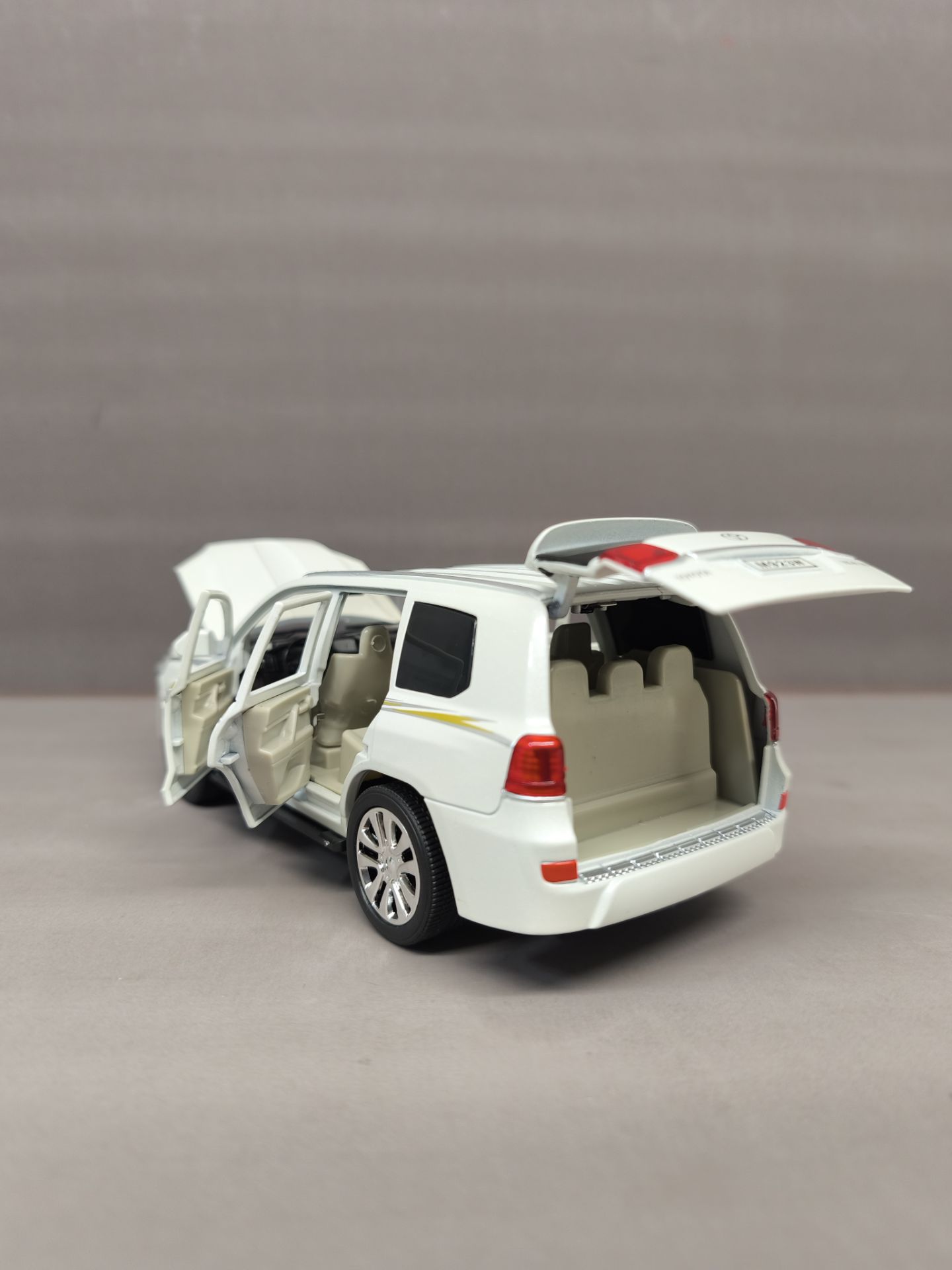 ماشین فلزی لندکروز اتاق landcruiser200 6 ماشین فلزی لندکروز اتاق landcruiser200 - Image 3