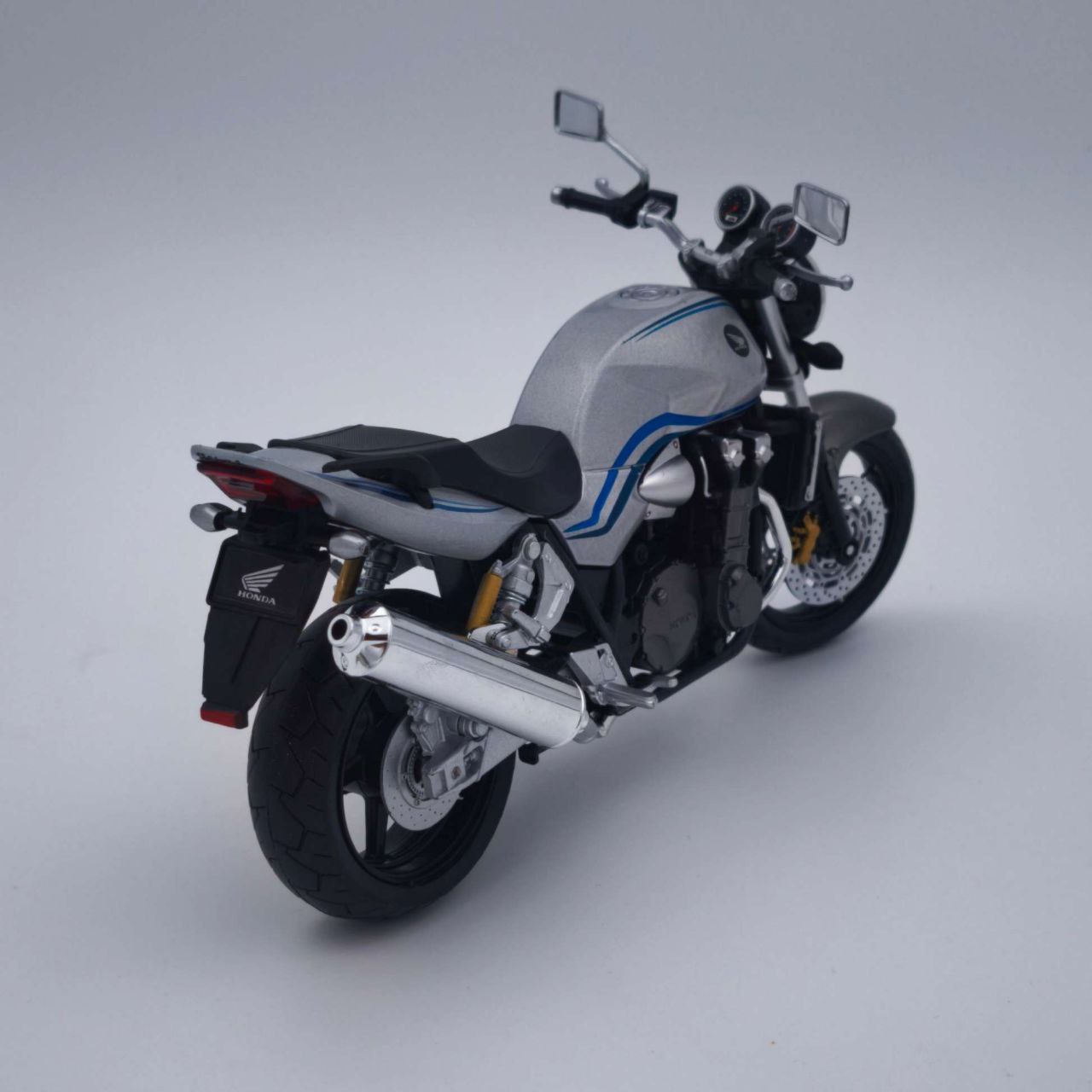 ماکت سی بی cb1300 رنگ جدید 7 ماکت سی بی cb1300 رنگ جدید - Image 4