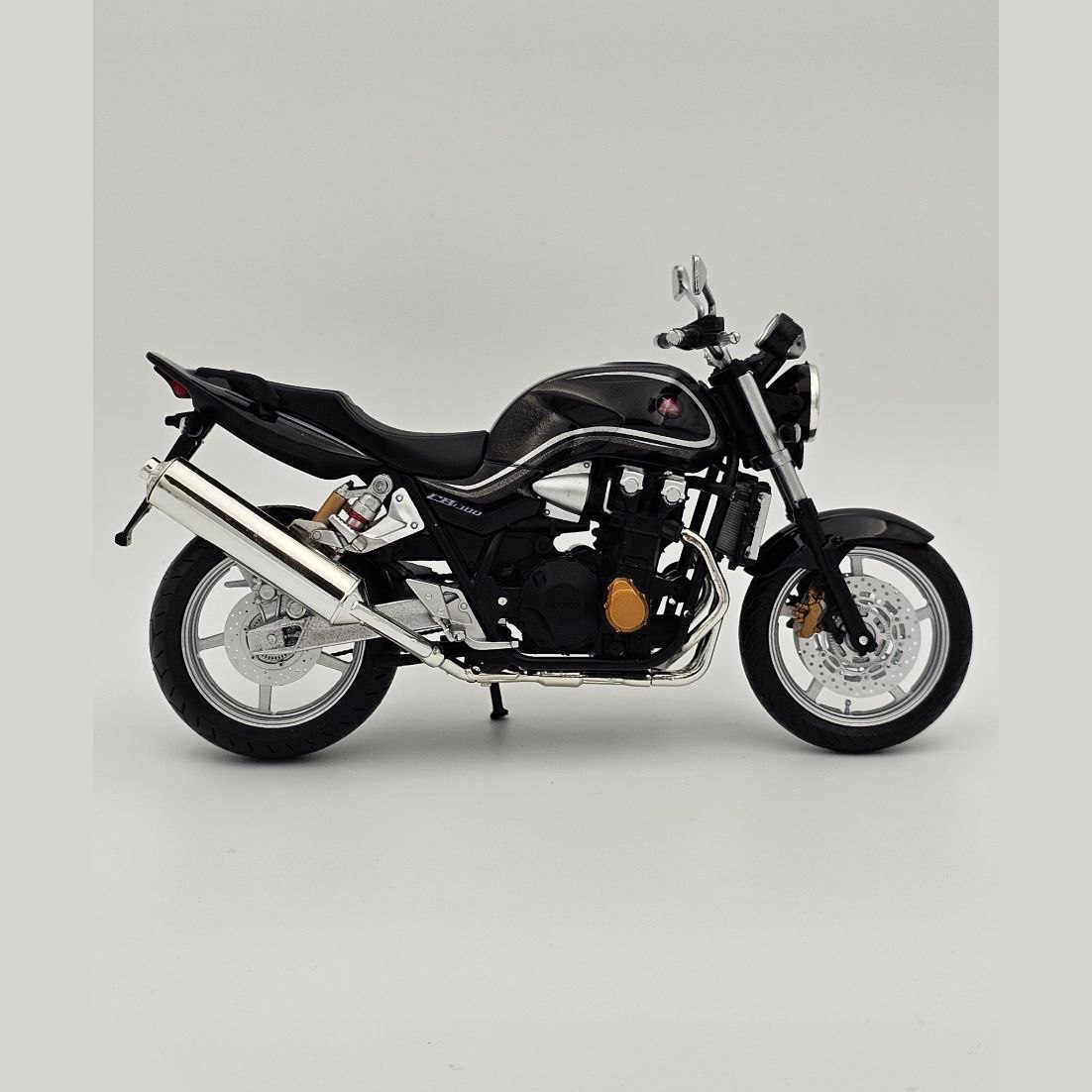 ماکت موتور هوندا سی بی ۱۳۰۰ مشکی خط نقره ای Honda cb 1300 - Image 2