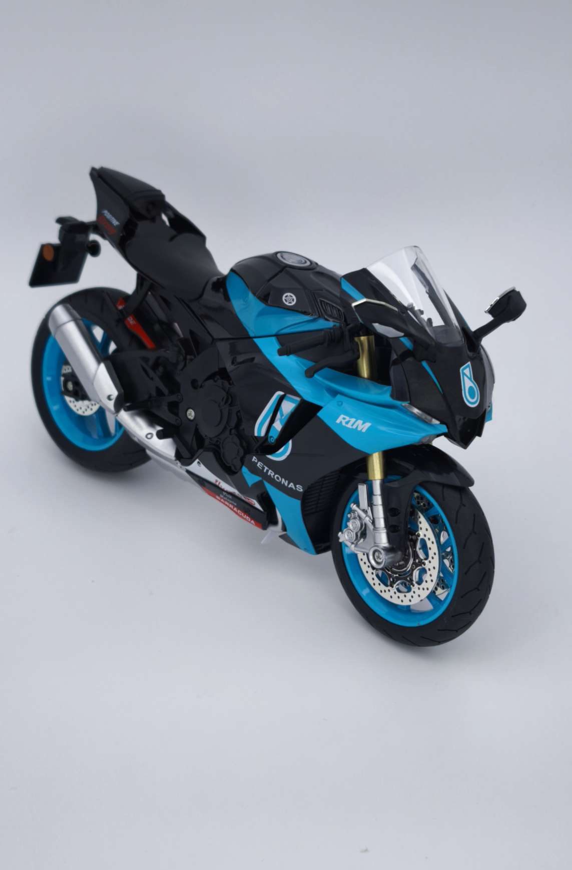 ماکت موتور یاماها ار وان yamaha r1 سایز 1:9