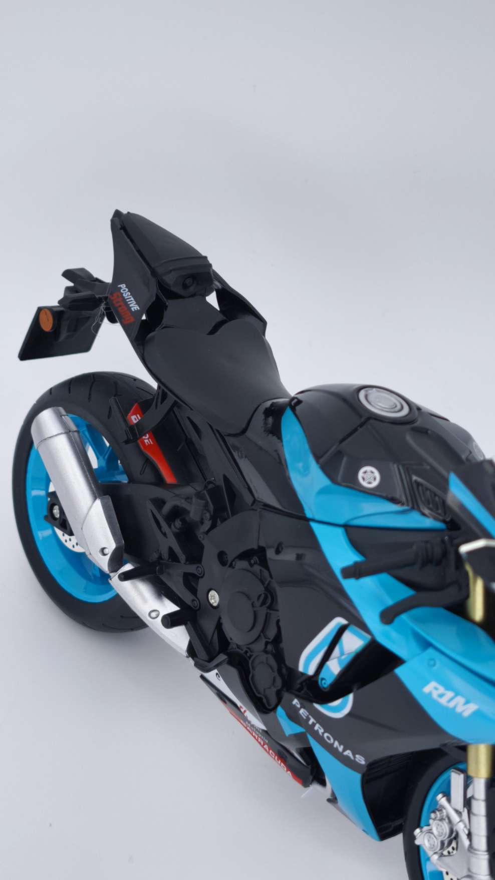ماکت موتور یاماها ار وان yamaha r1 سایز 1:9 - Image 9