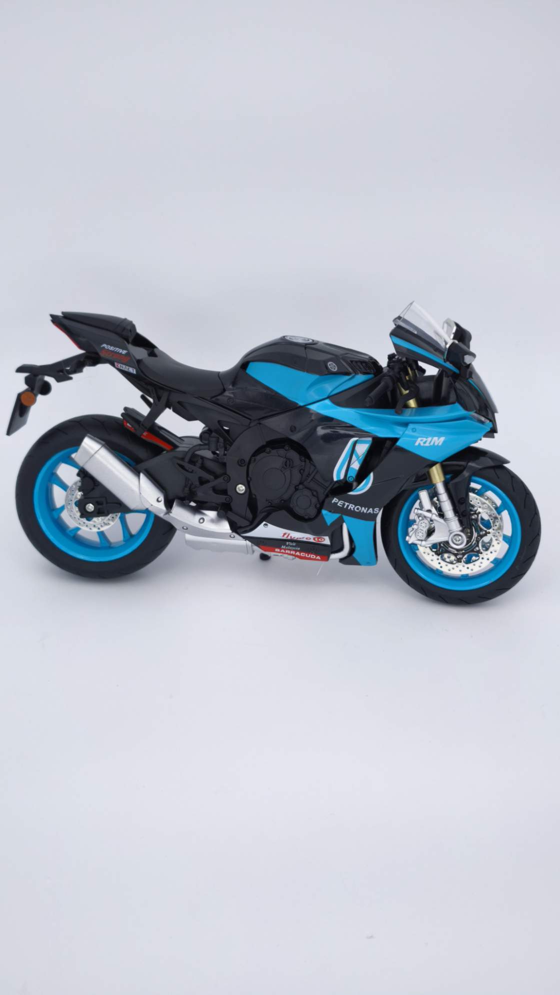 ماکت موتور یاماها ار وان yamaha r1 سایز 1:9 - Image 2