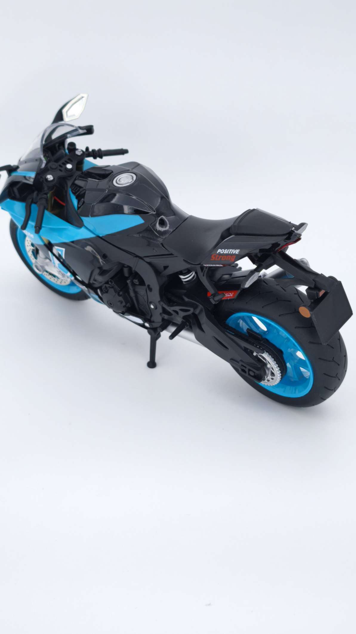 ماکت موتور یاماها ار وان yamaha r1 سایز 1:9 - Image 4