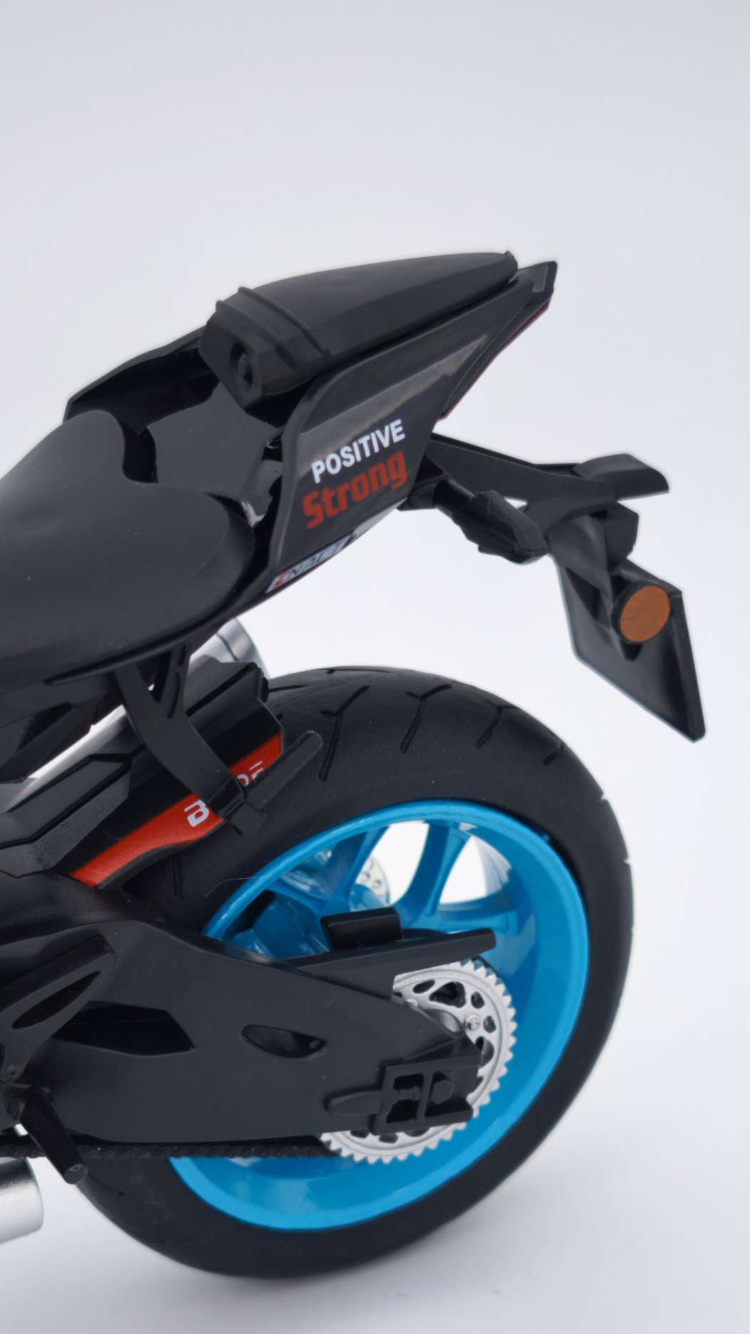 ماکت موتور یاماها ار وان yamaha r1 سایز 1:9 - Image 7