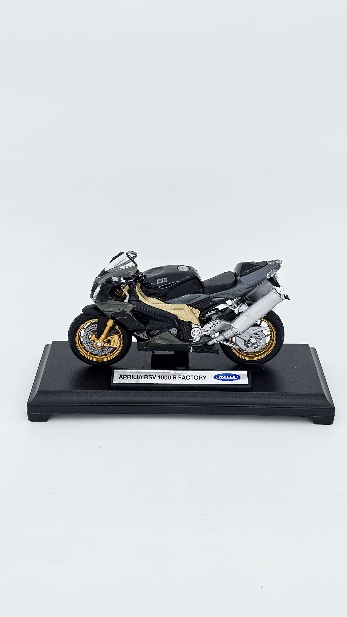 ماکت موتور اپریلیا aprilia rsv 1000 - Image 2
