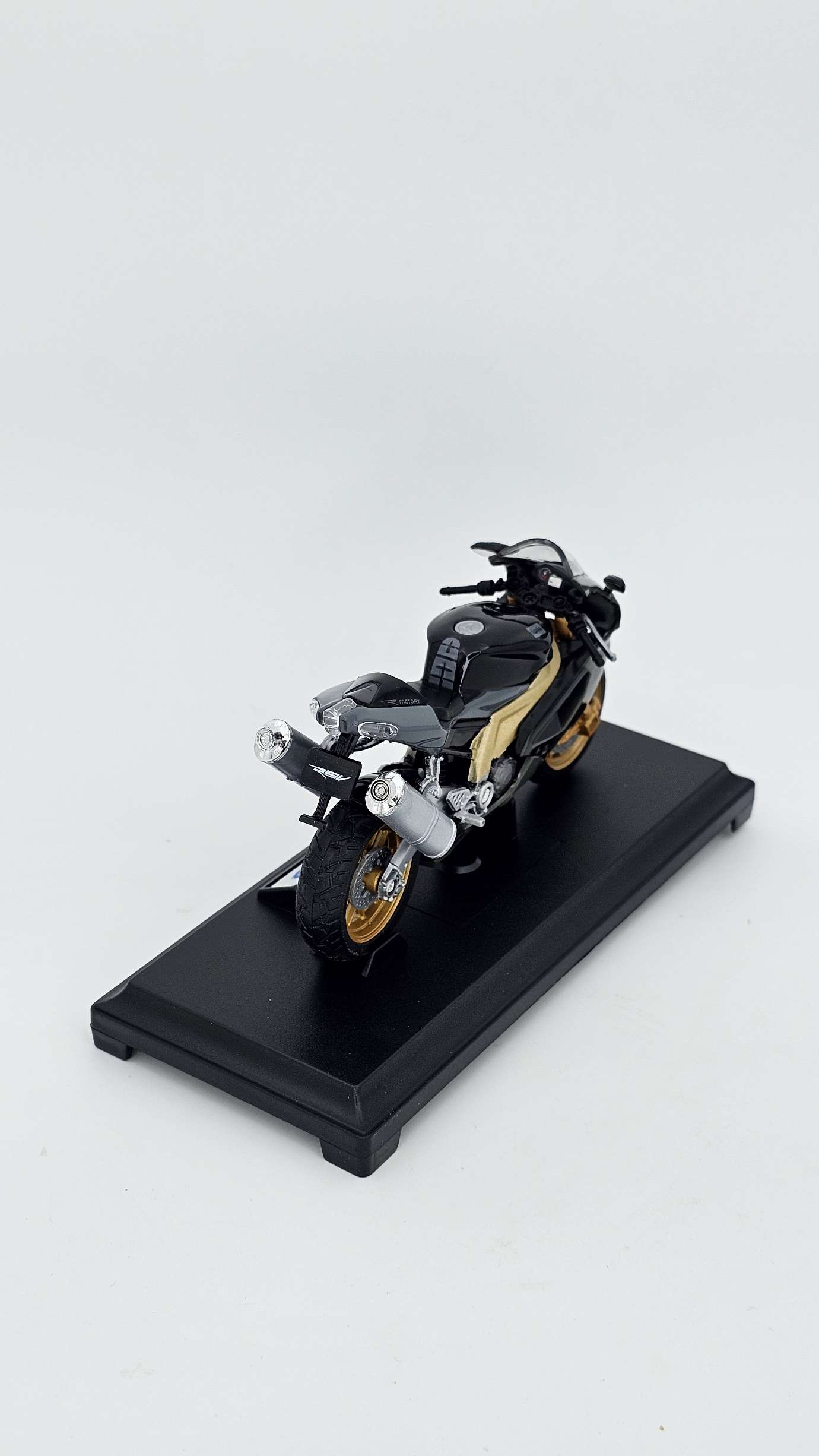 ماکت موتور اپریلیا aprilia rsv 1000 - Image 3